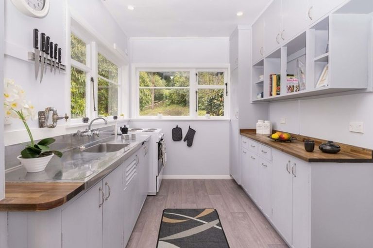 Photo of property in 7 Kiwi Crescent, Tawa, Wellington, 5028