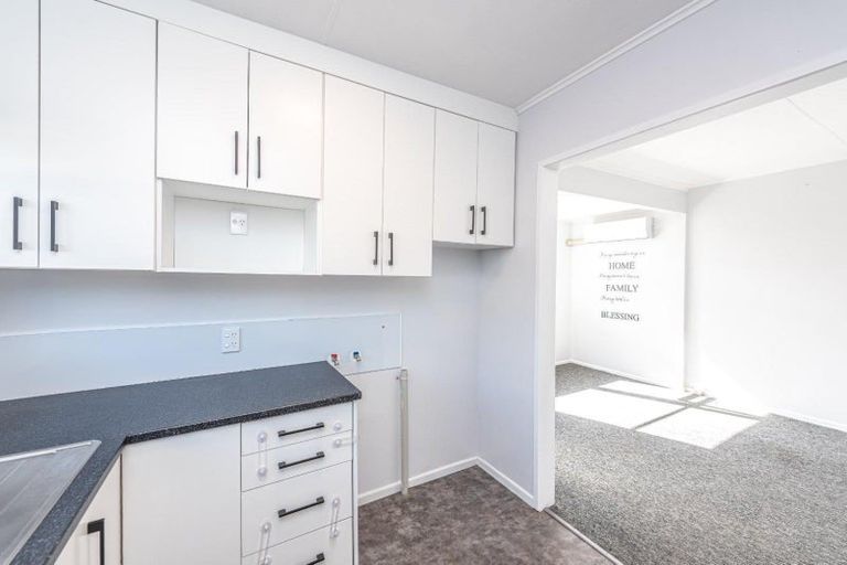 Photo of property in 1 Kupe Place, Castlecliff, Whanganui, 4501