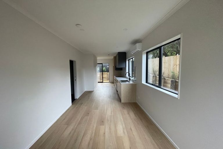 Photo of property in 8d Minaret Drive, Bucklands Beach, Auckland, 2014