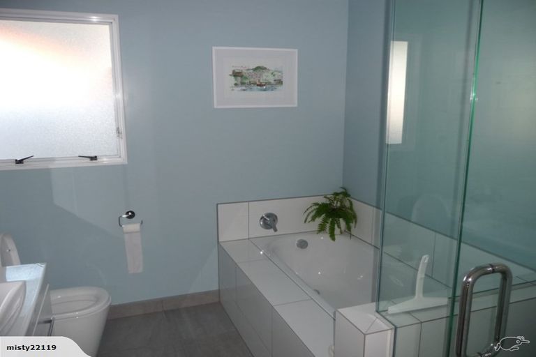 Photo of property in 12 Bristow Place, Karori, Wellington, 6012