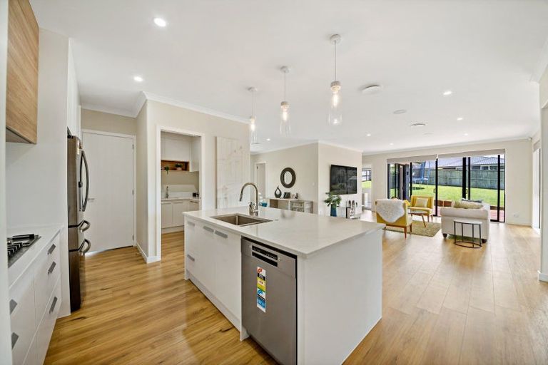 Photo of property in 18 Laurelwood Avenue, Pukekohe, 2120