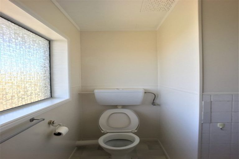 Photo of property in 3/2 Hinekohu Street, New Lynn, Auckland, 0600