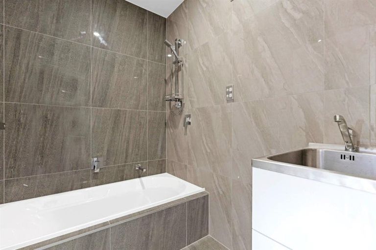 Photo of property in 25c Leaver Place, Weymouth, Auckland, 2103