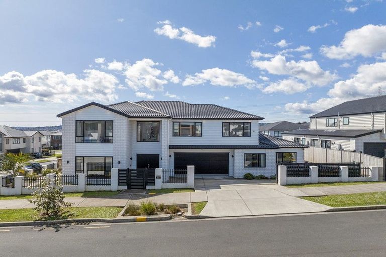 Photo of property in 80 Drumbuoy Drive, Flat Bush, Auckland, 2019