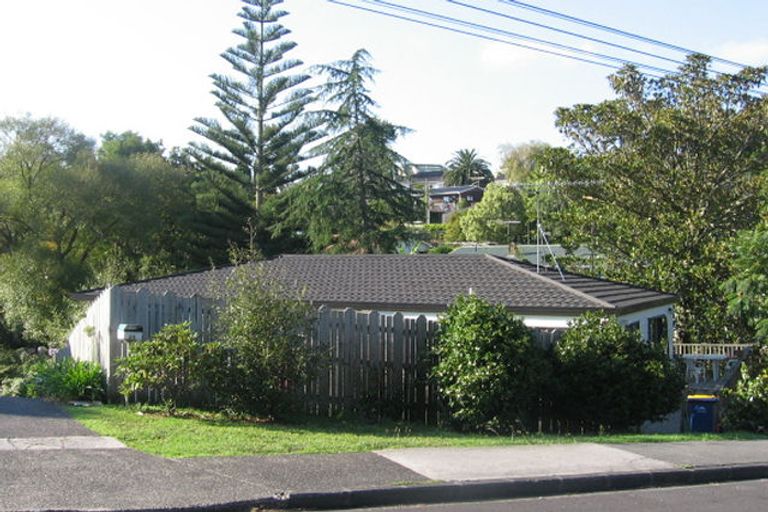 Photo of property in 19 Hogans Road, Glenfield, Auckland, 0629