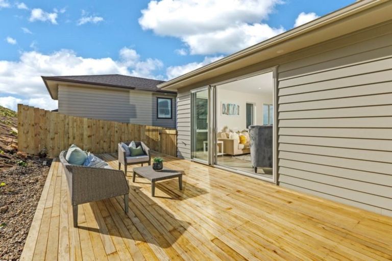 Photo of property in 98 Godfrey Drive, Orewa, 0931