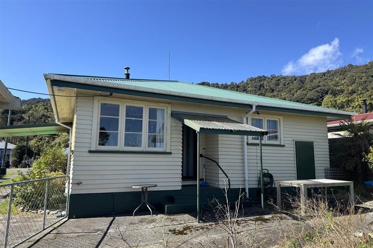 Photo of property in 18 Ashmore Avenue, Cobden, Greymouth, 7802