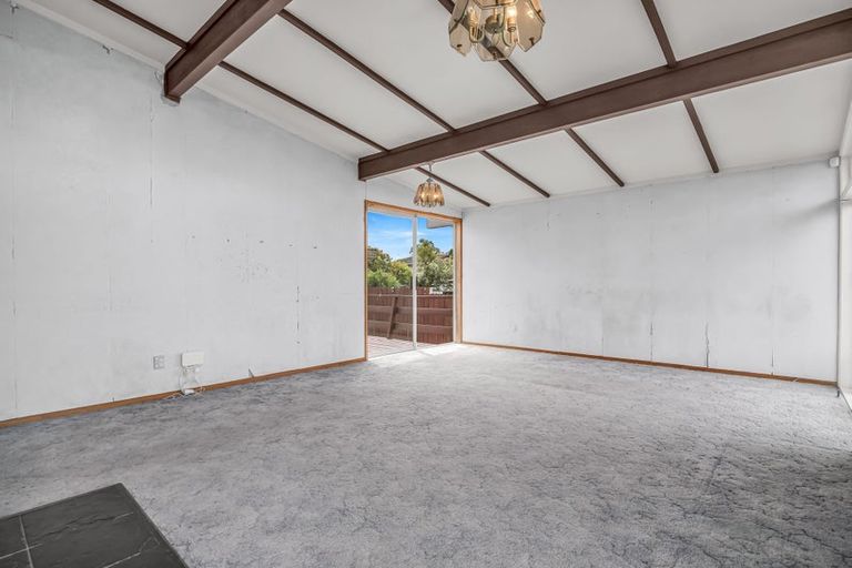 Photo of property in 28 Eyre Street, Henderson, Auckland, 0612