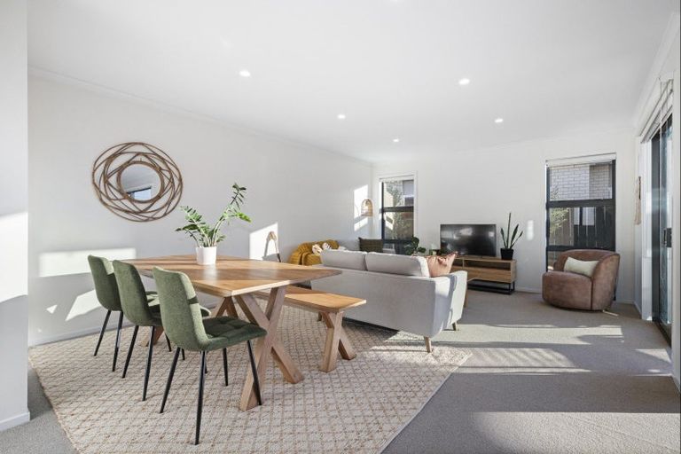 Photo of property in 10 Kenehi Road, Karaka, 2124
