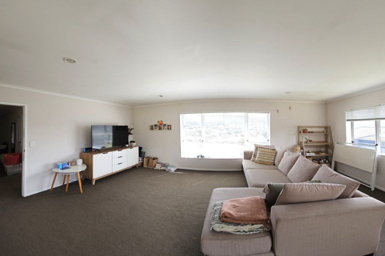 Photo of property in 93a Taylor Terrace, Tawa, Wellington, 5028