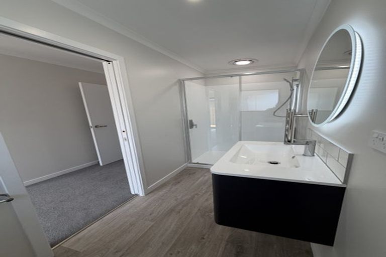 Photo of property in 143 Otuwairoa Esplanade, Opaheke, 2113