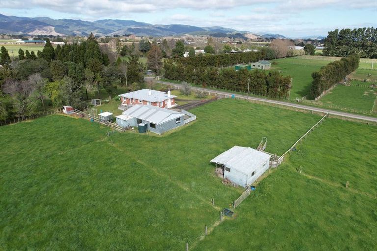 Photo of property in 18 Boulton Road, Levin, 5510