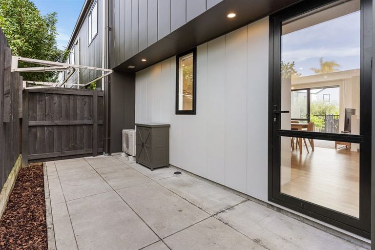 Photo of property in 37 Cessna Crescent, Mangere, Auckland, 2022