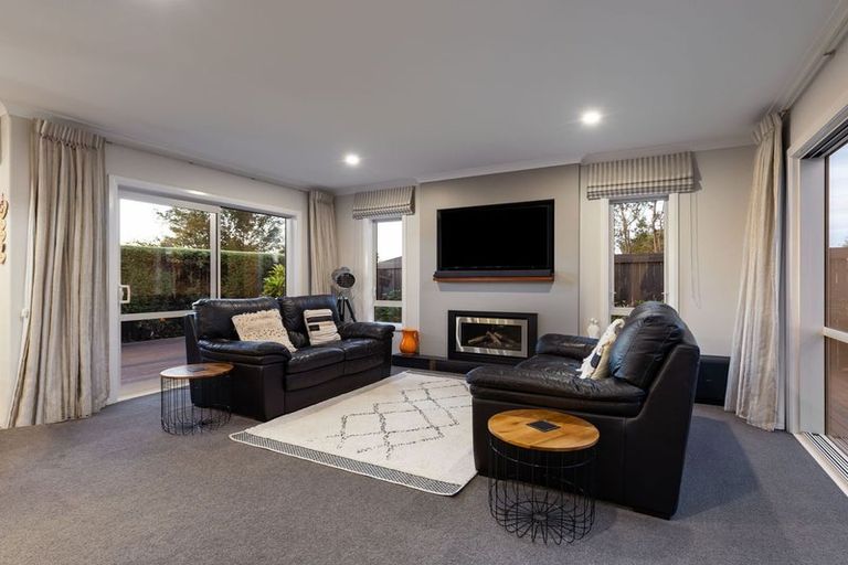 Photo of property in 3 Silicon Way, Fitzherbert, Palmerston North, 4410