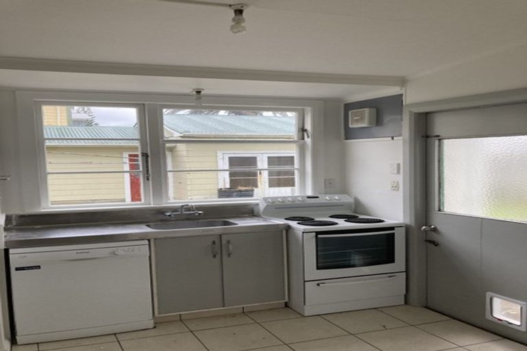Photo of property in 88 Freyberg Street, Lyall Bay, Wellington, 6022
