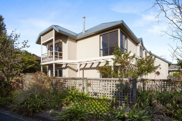 Photo of property in 13 Saunders Close, Whitby, Porirua, 5024