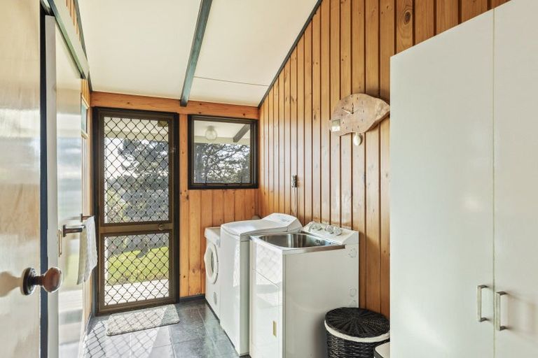 Photo of property in 19 Caledonia Place, Highlands Park, New Plymouth, 4312