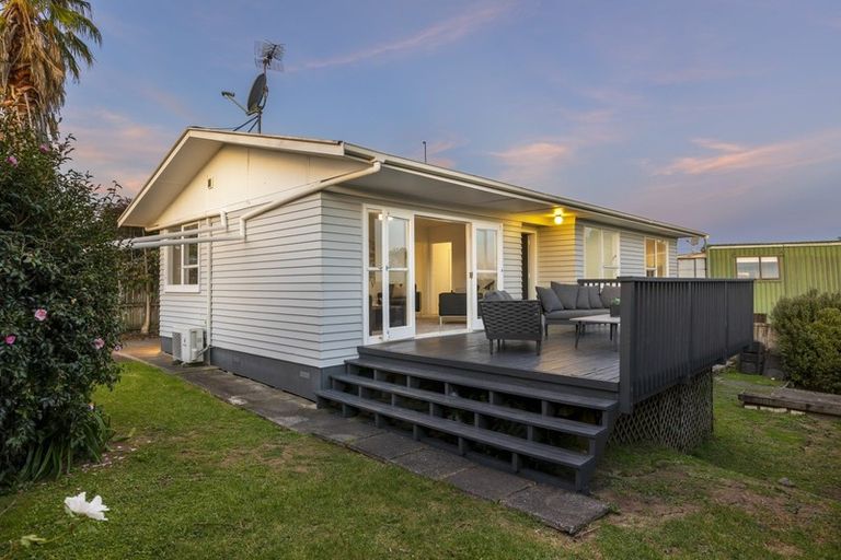 Photo of property in 20 Edgerton Road, Te Atatu Peninsula, Auckland, 0610