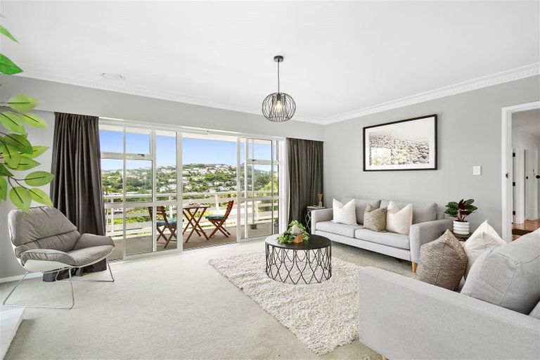 Photo of property in 42 Turville Crescent, Newlands, Wellington, 6037