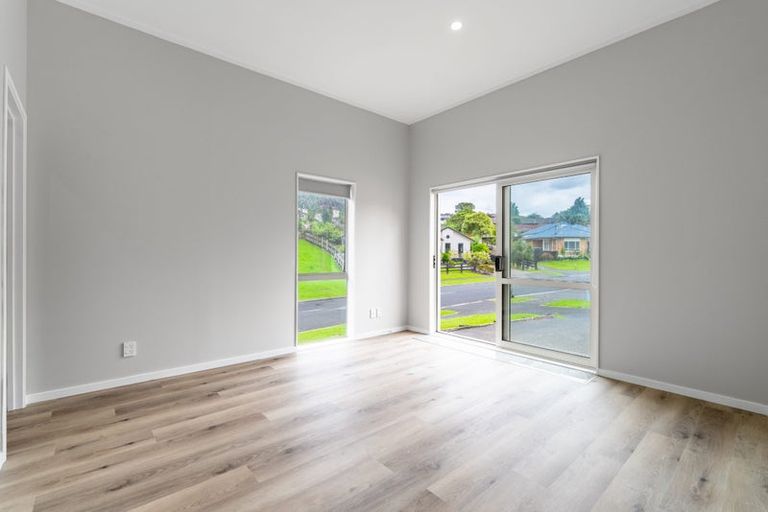 Photo of property in 44 De Havilland Drive, Goodwood Heights, Auckland, 2105