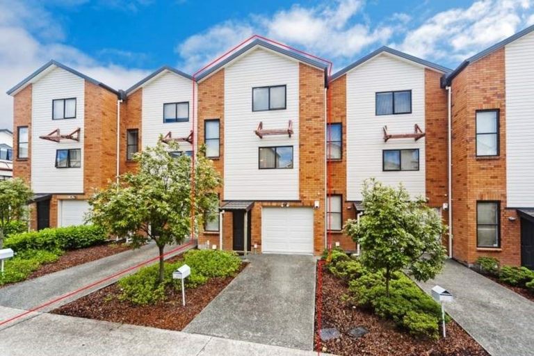 Photo of property in St Claire Village, 9/172 Mcleod Road, Te Atatu South, Auckland, 0610