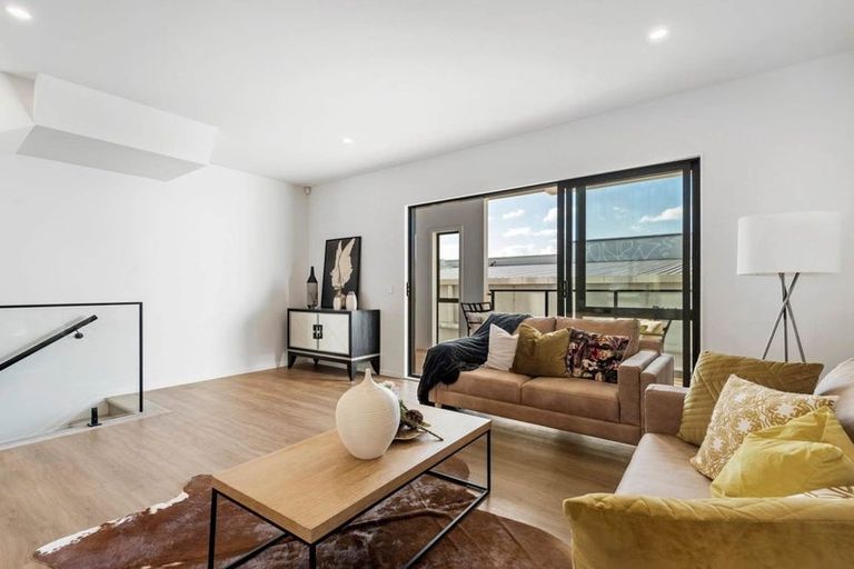 Photo of property in 18 Mina Way, Browns Bay, Auckland, 0630