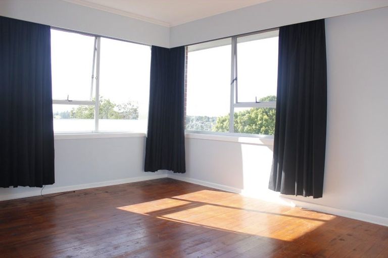 Photo of property in 14 Lilburn Crescent, Massey, Auckland, 0614