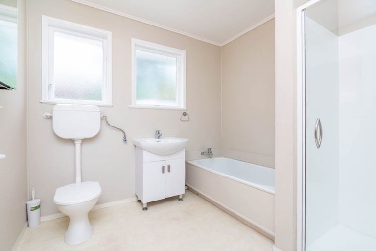 Photo of property in 29 Cron Avenue, Te Atatu South, Auckland, 0610