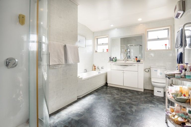Photo of property in 10 Tollemache Road West, Longlands, Hastings, 4120