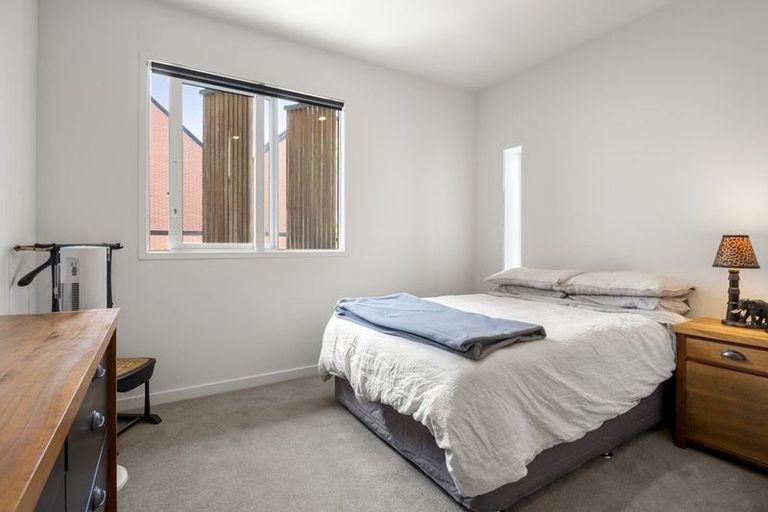 Photo of property in 92c Hinemoa Street, Birkenhead, Auckland, 0626