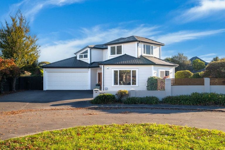 Photo of property in 15 Sutton Place, Dallington, Christchurch, 8061