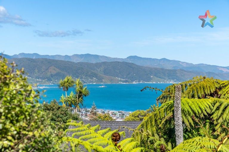 Photo of property in 4 Akatea Road, Korokoro, Lower Hutt, 5012