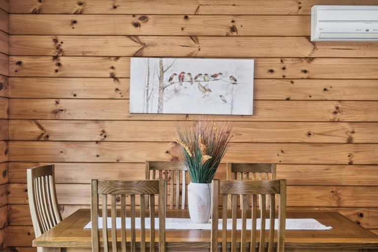 Photo of property in 6 Vintners Close, Huapai, Kumeu, 0810