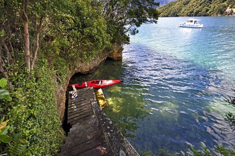 Photo of property in 19 Kamahi Road, Tennyson Inlet, 7195