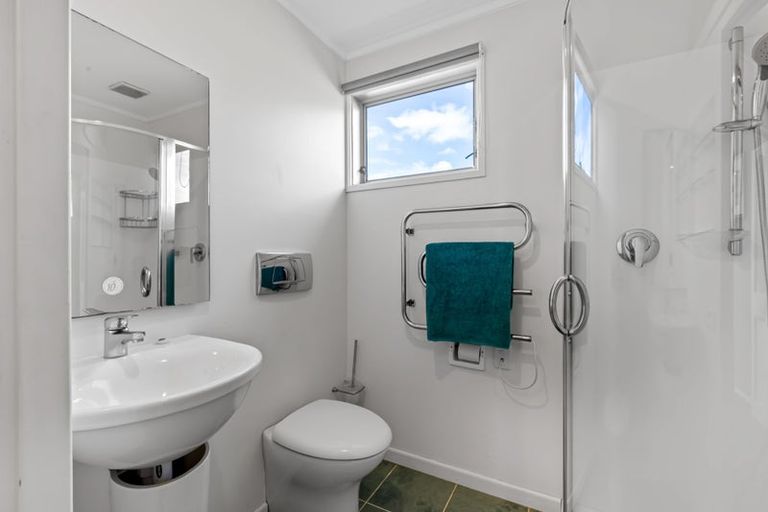 Photo of property in 30 Upper Chelverton Drive, Red Beach, 0932