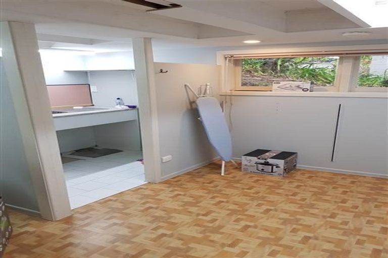 Photo of property in 22 Shanaway Rise, Hillcrest, Auckland, 0627