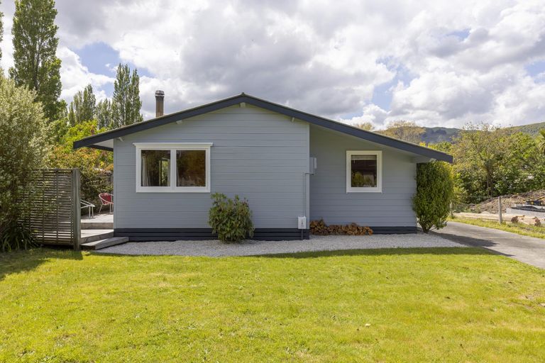 Photo of property in 19 Kinloch Road, Kinloch, Taupo, 3377