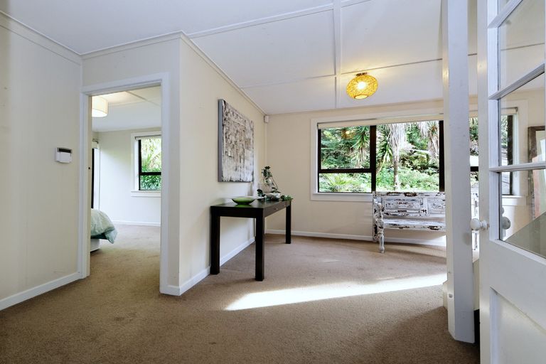 Photo of property in 7 Sylvan Valley Avenue, Titirangi, Auckland, 0604