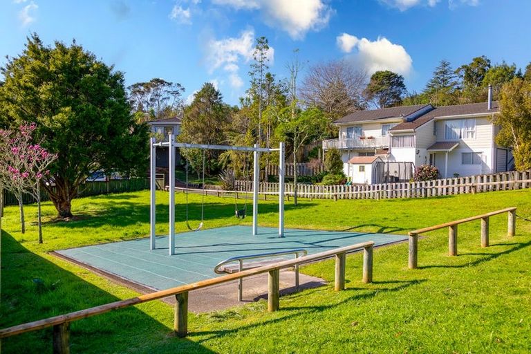 Photo of property in 9 Onedin Place, Titirangi, Auckland, 0604