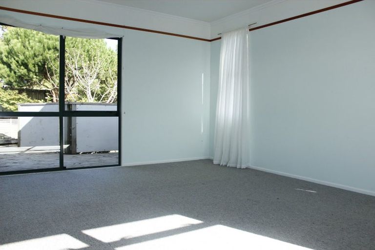 Photo of property in 14 Lilburn Crescent, Massey, Auckland, 0614