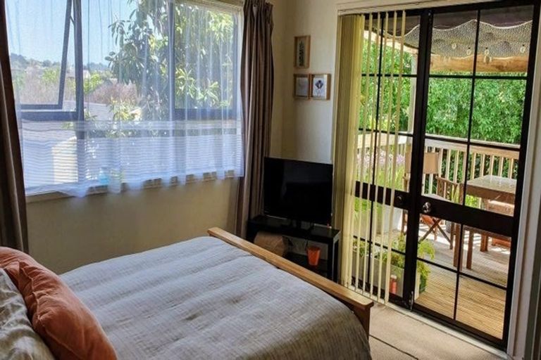 Photo of property in 2/15 Louise Place, Browns Bay, Auckland, 0630