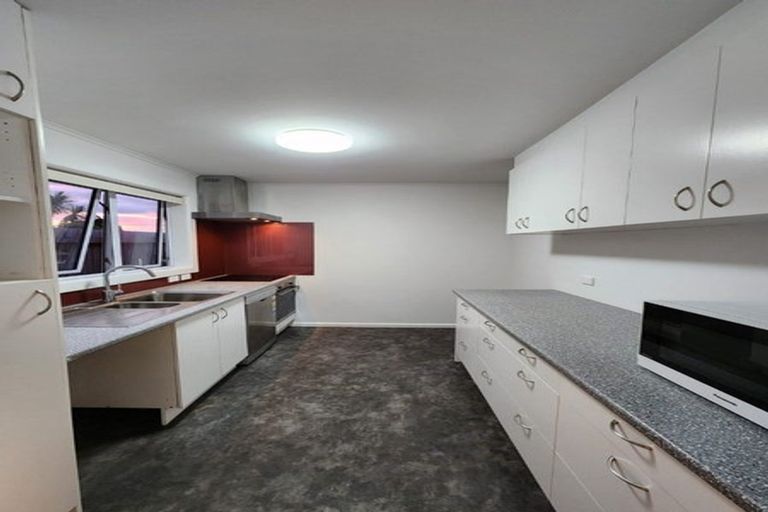 Photo of property in 9 Fitzwater Place, Henderson, Auckland, 0612