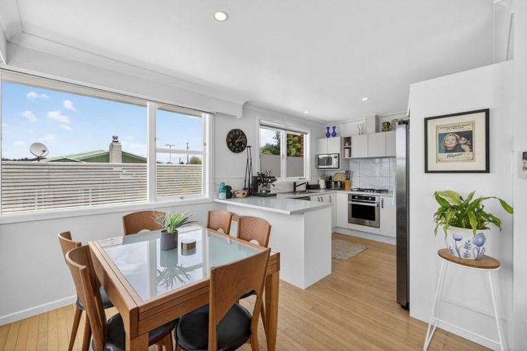 Photo of property in 2 Fern Way, Brookfield, Tauranga, 3110