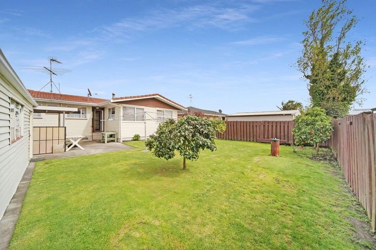 Photo of property in 70 Walworth Avenue, Pakuranga Heights, Auckland, 2010