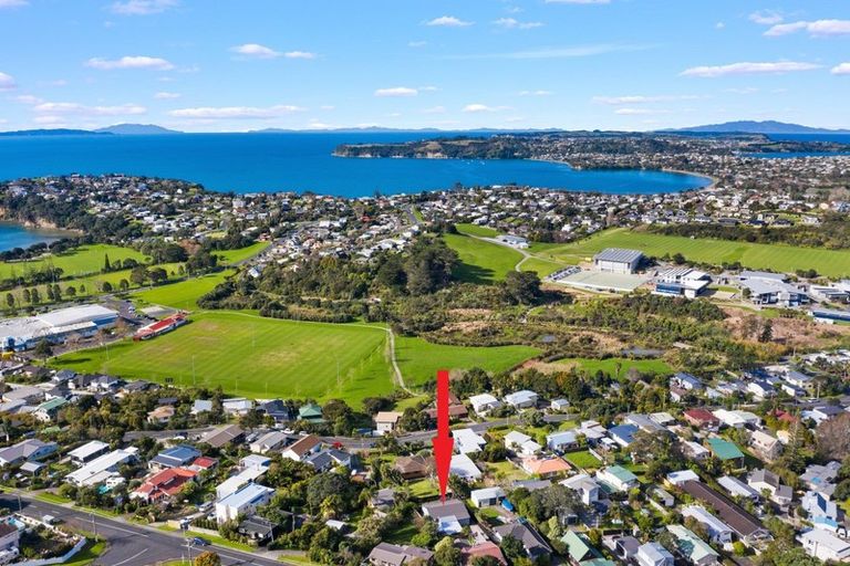 Photo of property in 5b Kauri Road, Stanmore Bay, Whangaparaoa, 0932