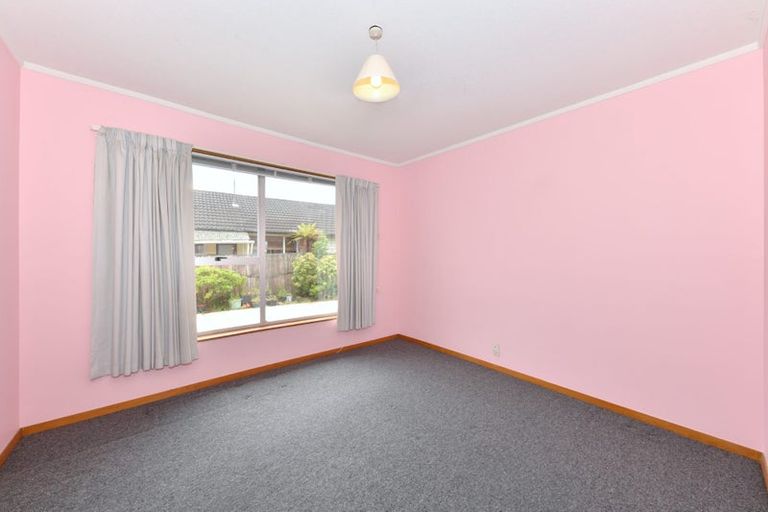 Photo of property in 31 Denniston Crescent, Redwood, Christchurch, 8051