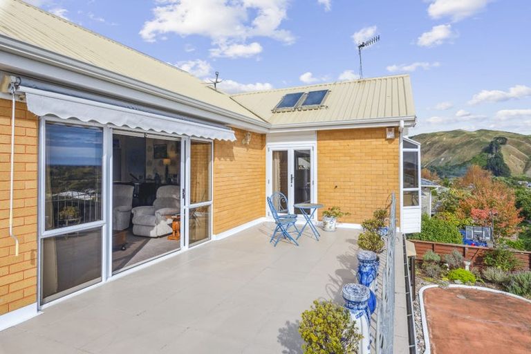 Photo of property in 49 Kakariki Grove, Waikanae, 5036