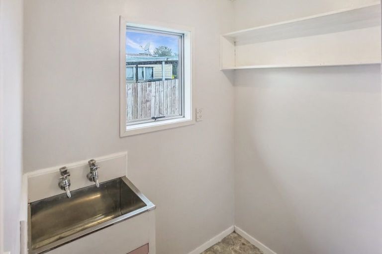 Photo of property in 5 Flaunty Place, West Harbour, Auckland, 0618