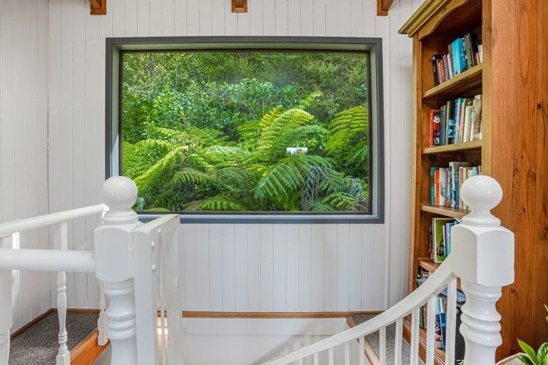 Photo of property in 26 Mceldowney Road, Titirangi, Auckland, 0604