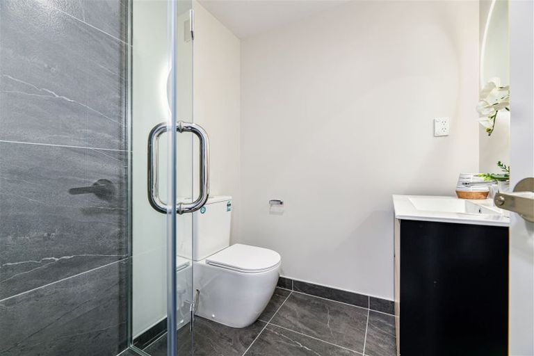 Photo of property in 2/644 Te Atatu Road, Te Atatu Peninsula, Auckland, 0610